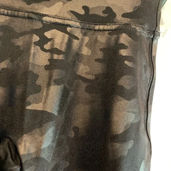 SPANX Leggings. - Picture 2 of 3